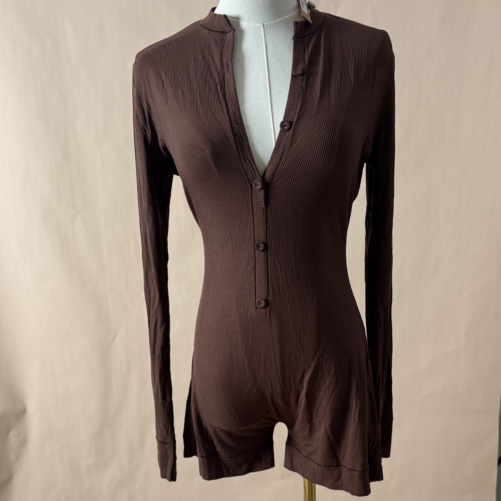 Brown Button-Up Women's Onesie NWT
Skims Soft Lounge Henley Loungewear